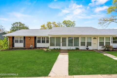 480a Thornbury Court, Lakewood, NJ 08701