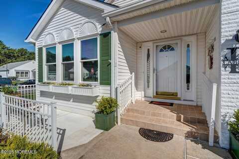 1 Cardigan Drive, Toms River, NJ 08757