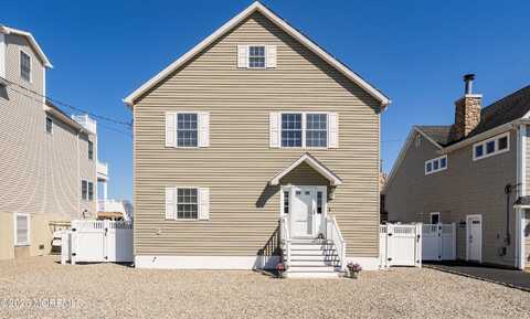 13 Pilot Road, Toms River, NJ 08753
