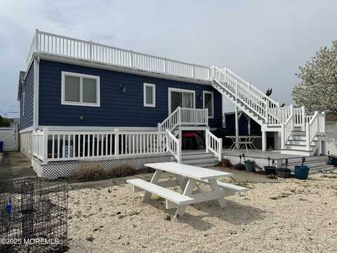 988 Capstan Drive, Forked River, NJ 08731