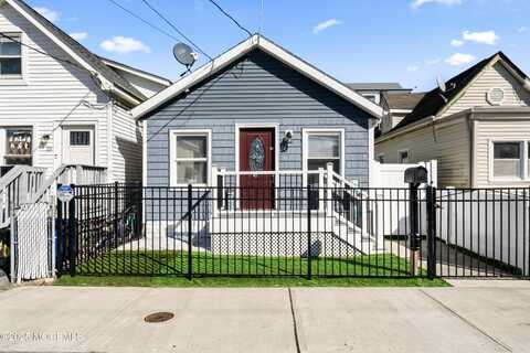 20 Highland Avenue, Keansburg, NJ 07734