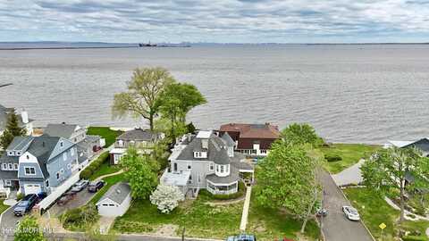 47 Burlington Avenue, Leonardo, NJ 07737
