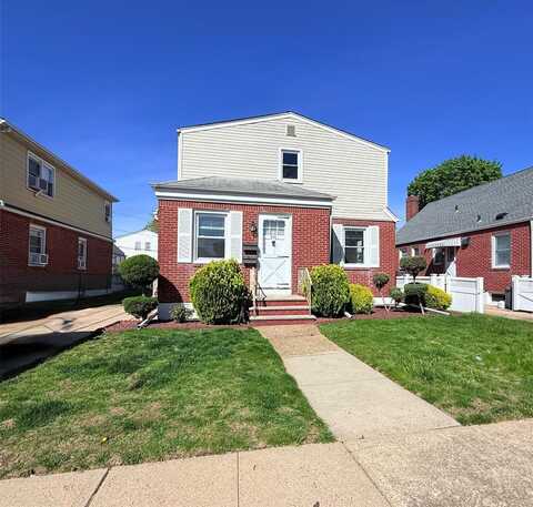529 Liberty Avenue, Williston Park, NY 11596