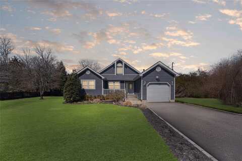 17 Woodlawn Avenue, East Moriches, NY 11940