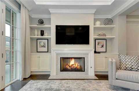 1000 Royal Court, North Hills, NY 11040