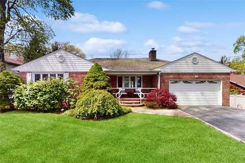 7 Brush Place, Huntington, NY 11743