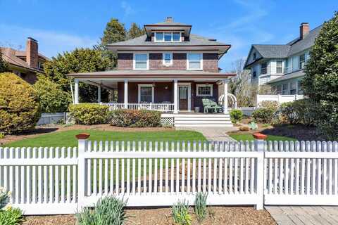 461 Main Street, Northport, NY 11768