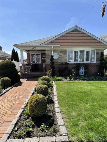 10-08 147th St, Whitestone, NY 11357