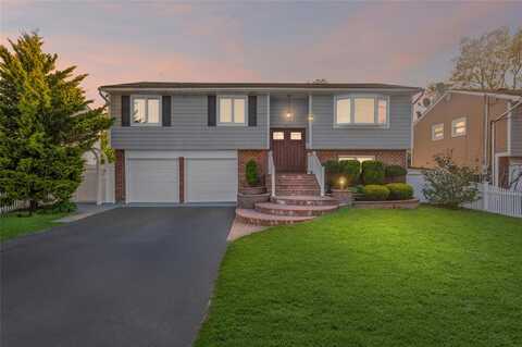 872 Main Street, Farmingdale, NY 11735