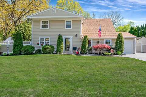 4 Cottonwood Avenue, Port Jefferson Station, NY 11776