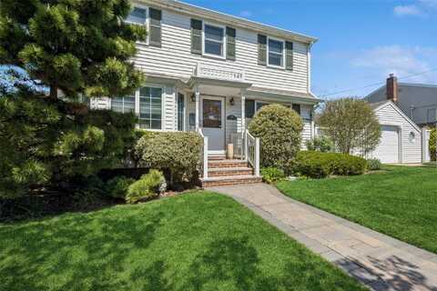 524 Terrace Avenue, Garden City South, NY 11530