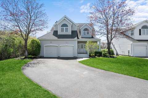 11 Wateredge Court, Oakdale, NY 11769