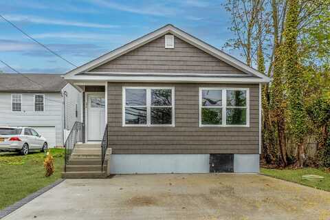 32 Grand Boulevard, Wyandanch, NY 11798