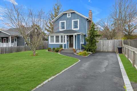 17 Roosevelt Avenue, Sayville, NY 11782