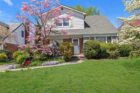 46 Peter Lane, New Hyde Park, NY 11040
