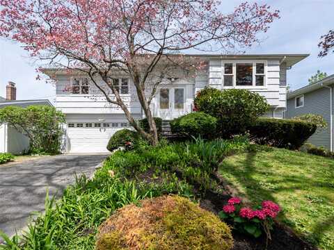 22 Heathcote Drive, Albertson, NY 11507