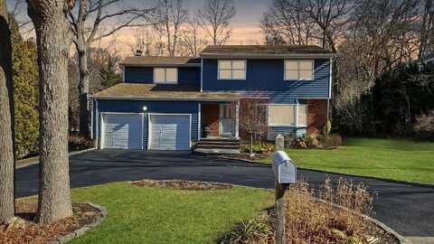 40 Winthrop Drive, Woodbury, NY 11797