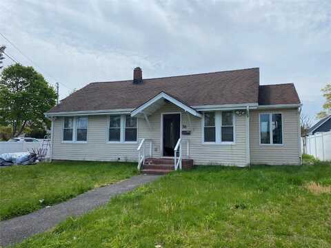 30 Baylawn, Copiague, NY 11726