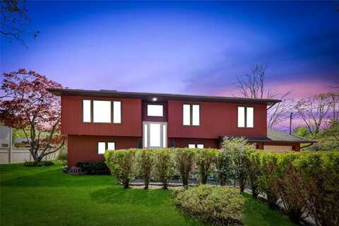 24 Illinois Street, Dix Hills, NY 11746
