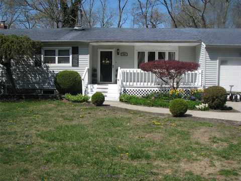 20 Clover Street, Mastic, NY 11950