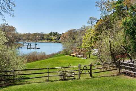 7 Gazon Road, Shelter Island Heights, NY 11964
