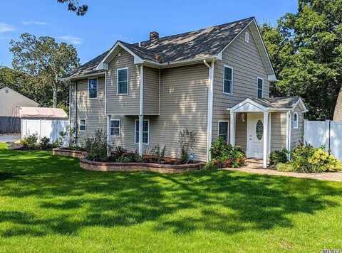 50 Webster Avenue, Lake Ronkonkoma, NY 11779