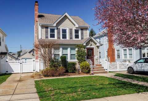 17 N Cambridge Street, Malverne, NY 11565