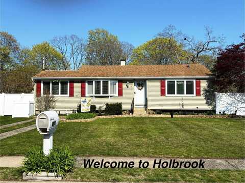 295 Coates Avenue, Holbrook, NY 11741