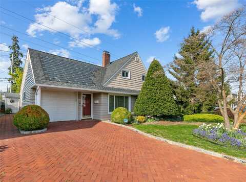 39 Mallard Road, Levittown, NY 11756