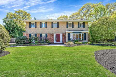 4 Victor Place, Lake Grove, NY 11755
