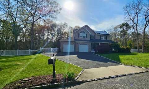 3 Wilderness Court, Manorville, NY 11949