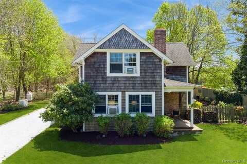 3320 Oregon Road, Mattituck, NY 11952