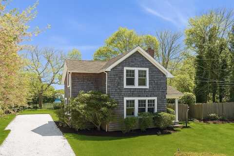 3320 Oregon Road, Mattituck, NY 11952