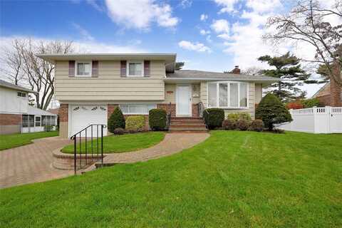 21 Lee Drive, Farmingdale, NY 11735