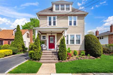 41 Gates Avenue, Malverne, NY 11565