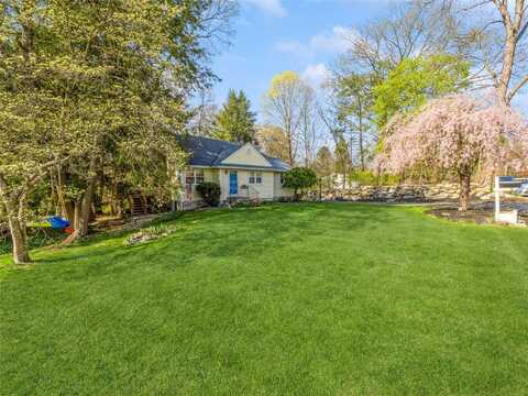 8 Saint Michaels Terrace, Carmel, NY 10512