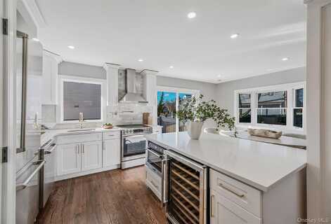 2810 Wynsum Avenue, Merrick, NY 11566