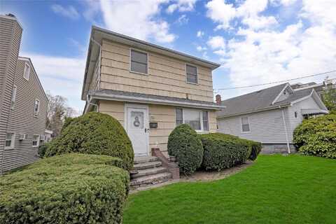 32 Elizabeth Street, Farmingdale, NY 11735