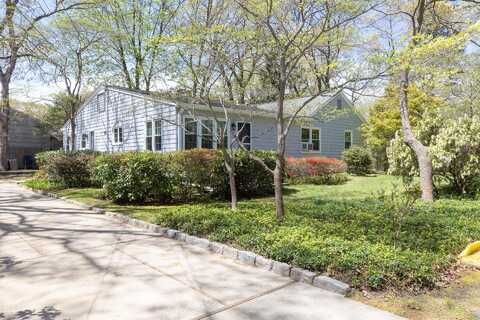 8 Parkside Avenue, Miller Place, NY 11764