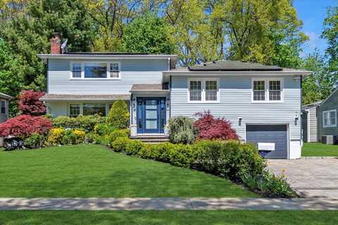 19 Morewood Oaks, Port Washington, NY 11050