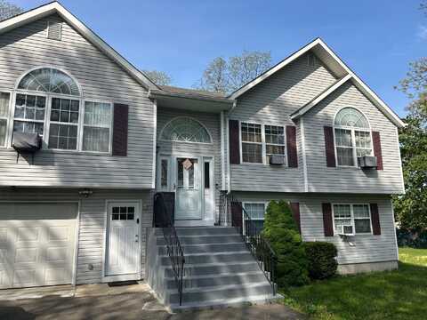 1 Woodmere Place, Selden, NY 11784
