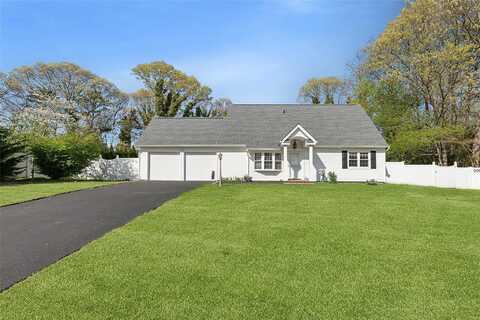3 Hamilton Court, Coram, NY 11727
