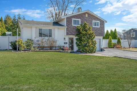 3011 Acorn Avenue, Medford, NY 11763