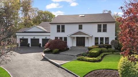 17 The Drawbridge, Woodbury, NY 11797