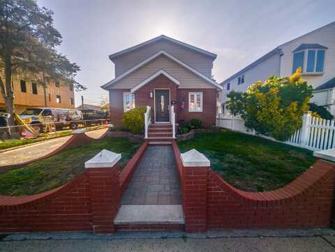 31 Ostend Road, Island Park, NY 11558