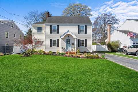 26 Seafield Lane, Bay Shore, NY 11706