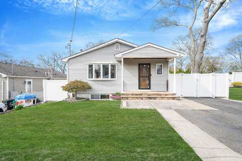 7 Awixa Place, Selden, NY 11784