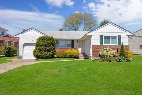 1 Magenta Street, Hicksville, NY 11801