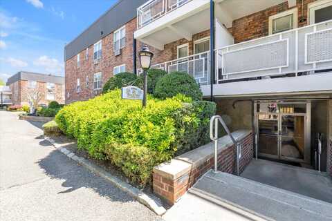 30 Daley Place, Lynbrook, NY 11563