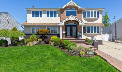 3585 Centerview Avenue, Wantagh, NY 11793